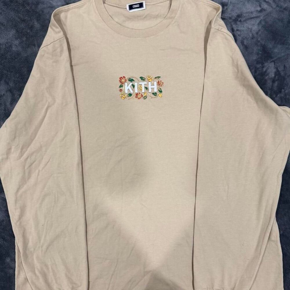 Kith Men's Cream and Tan T-shirt